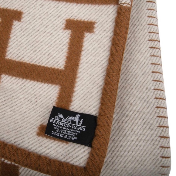 Hermès blanket AVALON lll H camel and ecru throw. - Picture 8 of 8